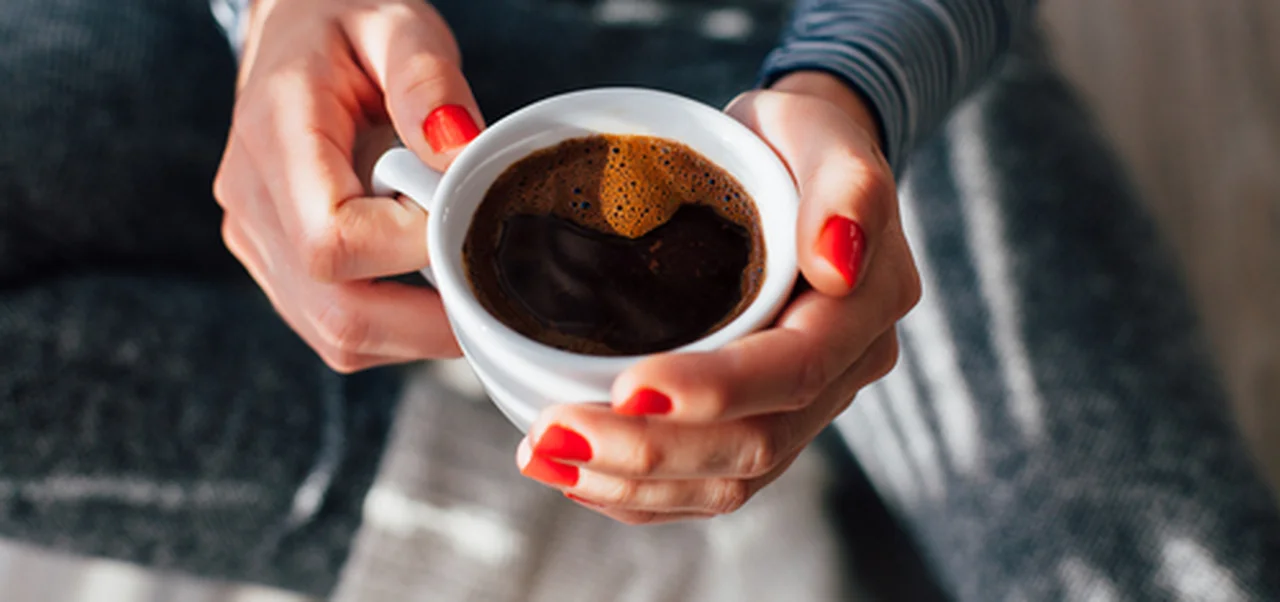 Picie kawy po przebudzeniu nie przynosi oczekiwanych efektów. Kiedy najlepiej wypić pierwszą kawę?