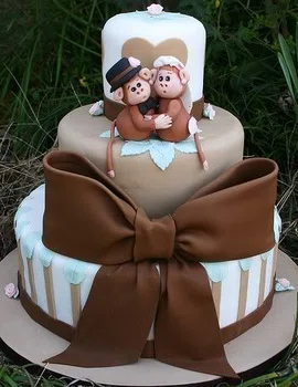 Tort z małpkami