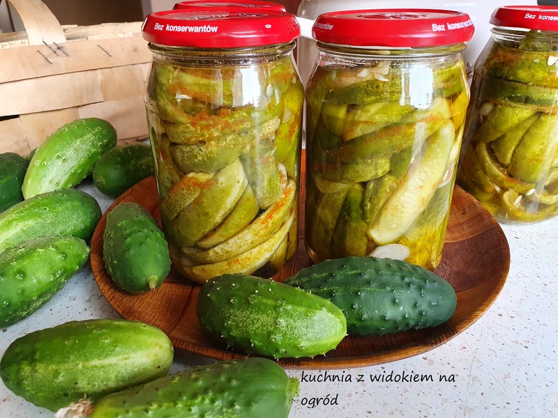 Ogórki krokodylki z chili i czosnkiem na zimę. Domowe przetwory.