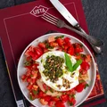 Burrata z szałwiowym pesto i pomidorami