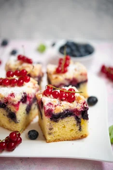Ciasto jogurtowe z owocami i kruszonką!