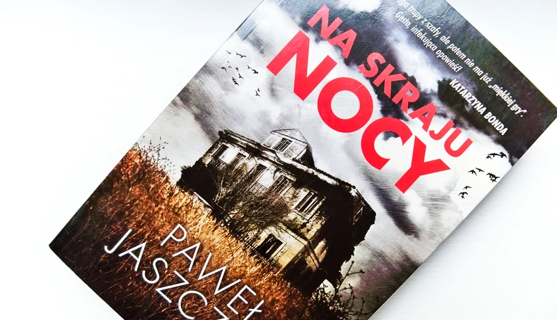 Na skraju nocy – recenzja thrilleru o tajemnicach w starej kamienicy