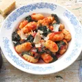 Gnocchi z sosem pomidorowym szpinakiem i parmezanem