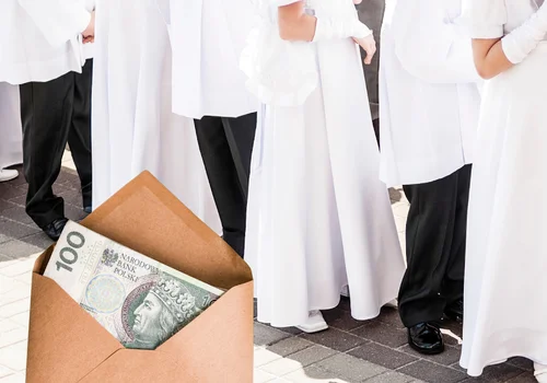 Komunia 2023: Ile dać księdzu do koperty? Czym są dary ołtarza?