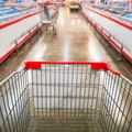 Supermarket likwiduje sklepy w Polsce! Jest wyprzedaż towaru, ale też grupowe zwolnienia