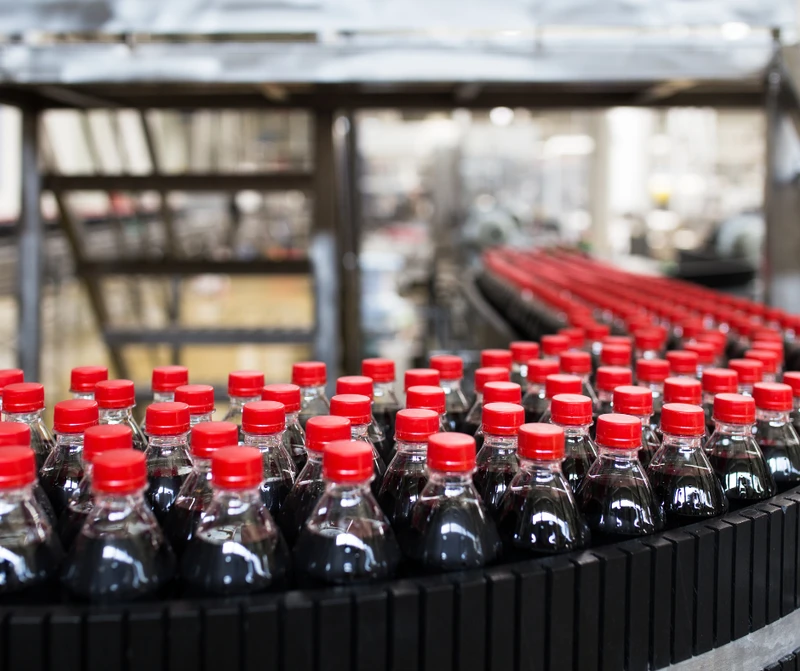 Czołowy polski producent ogranicza produkcję napojów!