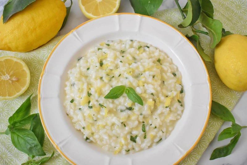 Kremowe risotto z cytryną i bazylią