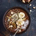 Czekoladowo-bananowe smoothie bowl