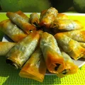 ROLADKI Z CIASTA FILO ZE SZPINAKIEM I FETĄ