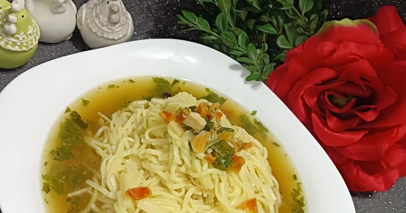 Rosół z pieczonych ćwiartek kurczaka