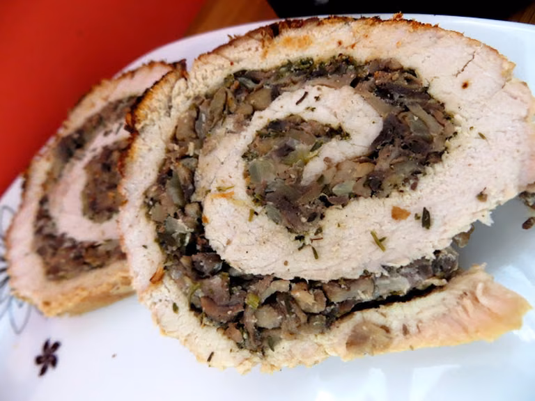 Rolada schabowa z pieczarkami