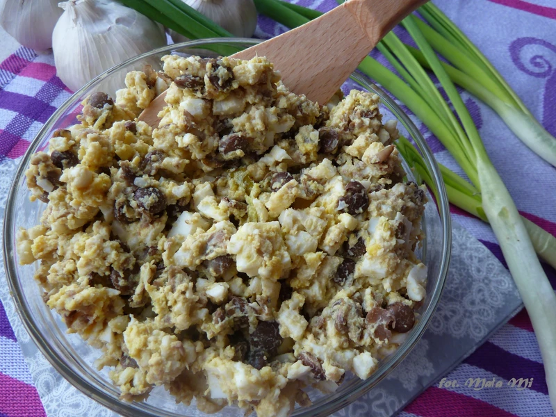 Pasta jajeczna z soczewicą, ogórkiem kiszonym i chrzanem