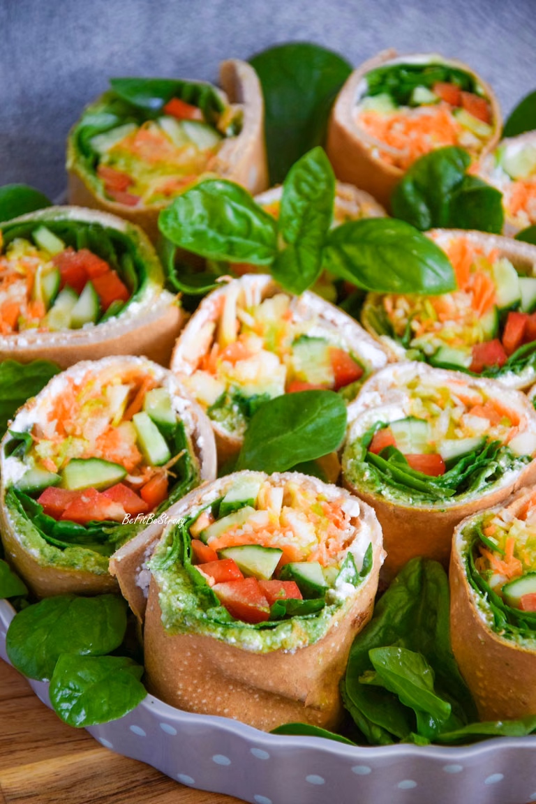Wrapy gryczane z ricottą, pesto i warzywami FIT