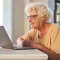 Nawet 2 tys. zł plus do emerytury! Seniorzy wygrywają w sądach sprawy o wyrównanie świadczenia