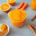 Koktajl detoks z mango, marchwi, kurkumy i cynamonu