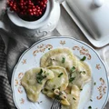pierogi z grzybami, soczewicą i fetą