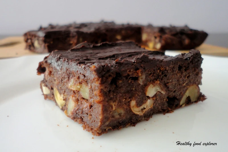 Wegańskie brownie bananowe z orzechami
