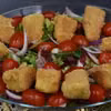 Imprezowa sałatka z serem camembert