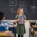 Czy dziecko może rozpocząć naukę w szkole w wieku 8 lat? Co z obowiązkiem szkolnym?