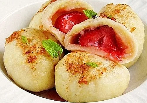 knedle z truskawkami