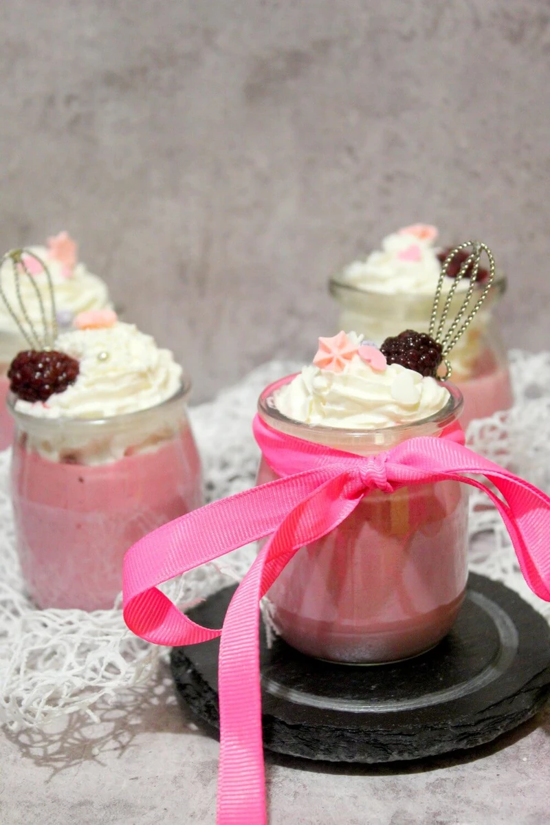 Jeżynowa panna cotta w słoiczkach