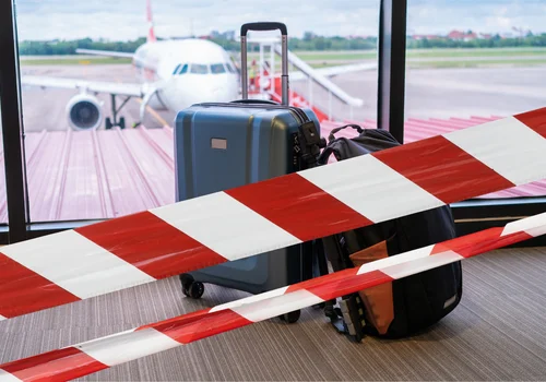 WAŻNE: Odloty na popularnym lotnisku wstrzymane! Polacy bardzo często z niego korzystają