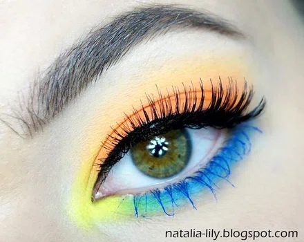 Makijaż niecodzienny: oko pomarańczowo-żółto-niebieskie