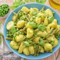 Sałatka ziemniaczana z pesto i fasolką szparagową