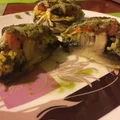 Pieczarki faszerowane z zielonym pesto i pomidorem