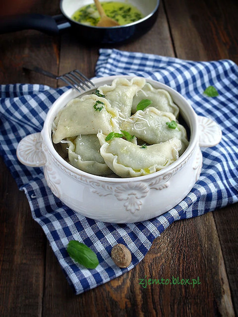 Pierogi ze szpinakiem i kurczakiem