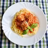 Spaghetti z klopsikami w sosie pomidorowym