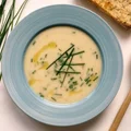 PIĄTEK: ZUPA VICHYSSOISE, CZYLI KREM Z ZIEMNIAKÓW I PORÓW