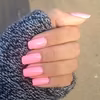 Śliczny różowy manicure