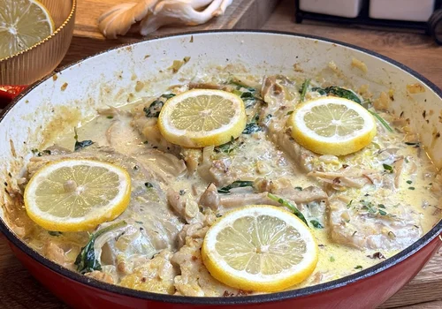Dorsz z boczniakami w sosie cytrynowo - śmietanowym