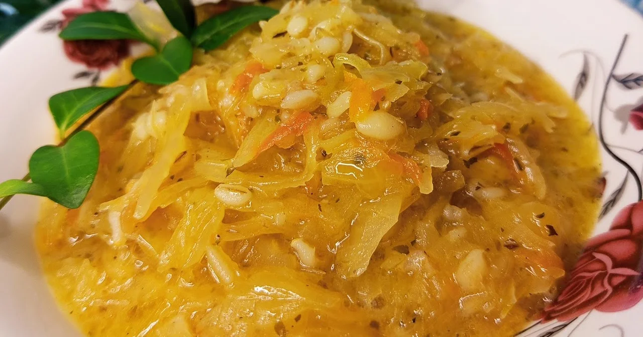Kapusta kiszona na oleju z cebulką i kaszą pęczak