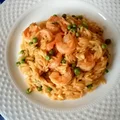 Makaron orzo z krewetkami i groszkiem