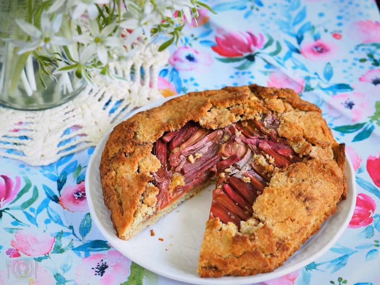 Keto galette z rabarbarem i frangipane - moderncavegirl.pl