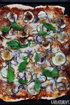 Pizza pieczona na kamieniu