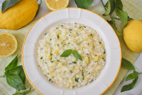 Kremowe risotto z cytryną i bazylią