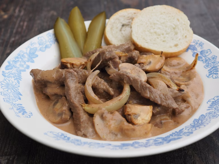 Klasyczny bouef strogonow. Przepis krok po kroku.