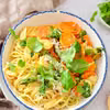 SPAGHETTI ZE SZPARAGAMI I KREWETKAMI W ŚMIETANOWYM SOSIE Z PARMEZANEM.