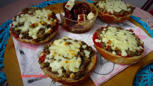 Domowe zapiekanki z pieczarkami