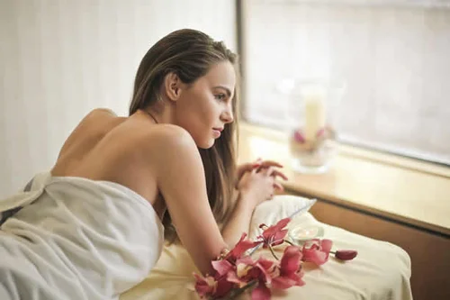 Zrelaksuj się – sprawdzone sposoby na domowe SPA