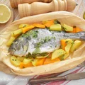 Dorada pieczona w pergaminie z ziemniakami i dynią