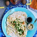 Podpłomyki z hummusem i cukinią