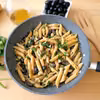 Makaron penne z makrelą, oliwkami, anchois i kaparami