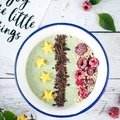 Zielony koktajl z ananasem i spiruliną