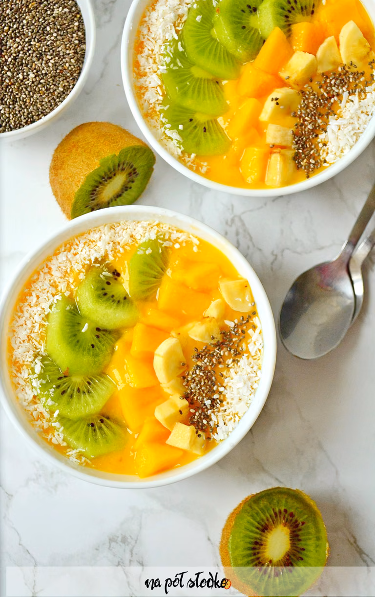 Koktajl z mango i chia bez cukru i mleka