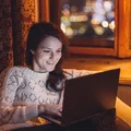 10 rzeczy, których nie wiesz o randkowaniu online po 40-tce. Nr 7 to absolutny must-know