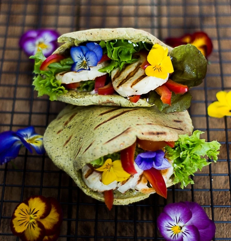 Grillowana pita z serem halloumi